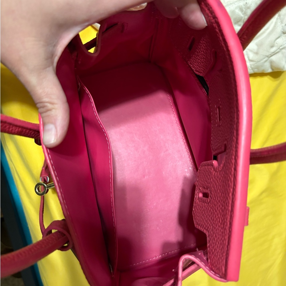 Chic Fuchsia Satchel with Gold Accents - Picture 3 of 4